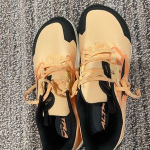 Women’s Altra Lone Peak 7